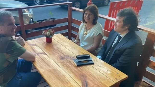 Javier Milei junto a Patricia Bullrich en un bar de Palermo.