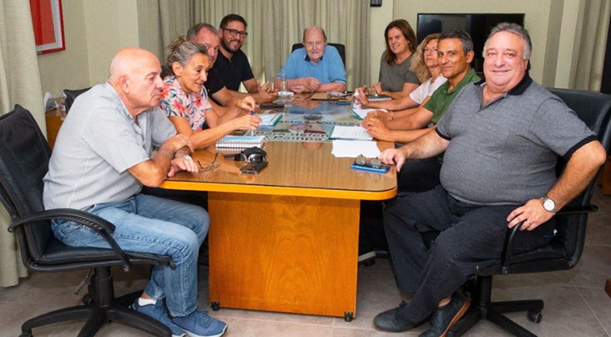 La escudería vernista de La Pampa, que acompaña y tensiona a Ziliotto: a la derecha, en primer plano, Daniel Lovera.