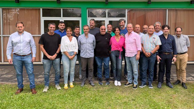 La dirigencia del peronismo de Concordia ensayó los primeros pasos hacia la unidad en 2025, antes de las legislativas. Ahora, buscan sellar el pacto mirando a 2027. La dirigencia del peronismo de Concordia ensayó los primeros pasos hacia la unidad en 2025, antes de las legislativas. Ahora, buscan sellar el pacto mirando a 2027.