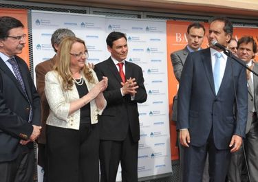 Scioli con Alicia y Bruera en La Plata defendió la educación