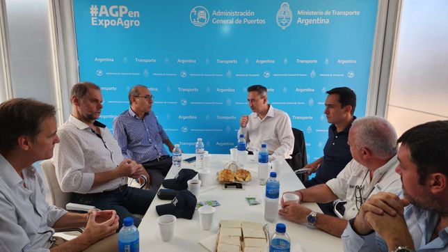 Representantes de la Bolsa de Comercio de Rosario y la AGP donde se habló del futuro de la Hidrovía