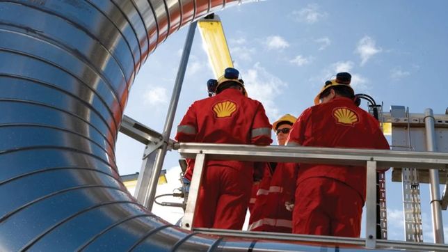 Shell invierte en Vaca Muerta y es socia en el negocio de Raízen de refinación.