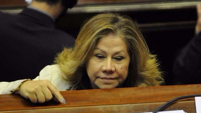 funcionaria de vidal cruzo duro a camano por los certificados de escrutinio