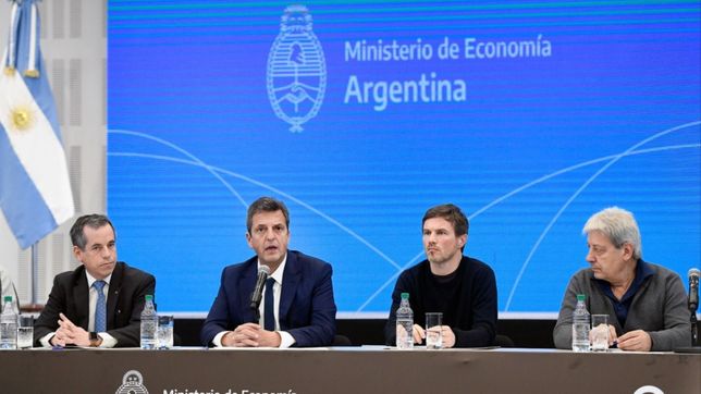 massa, contra quienes pretenden timbearse los dolares del bcra