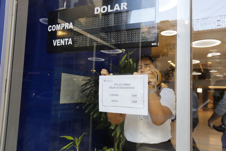 El plan de Toto Caputo para el dólar