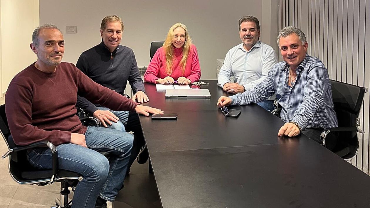 Karina Milei en La Plata junto a Lule Menem, Cristian Ritondo, Diego Santilli y Sebastián Pareja.