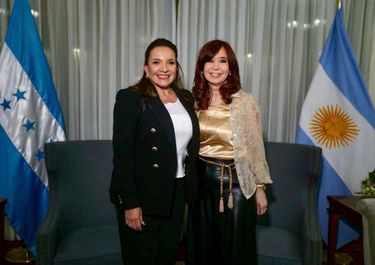 En compañía de CFK, Xiomara Castro asumió como presidenta de Honduras