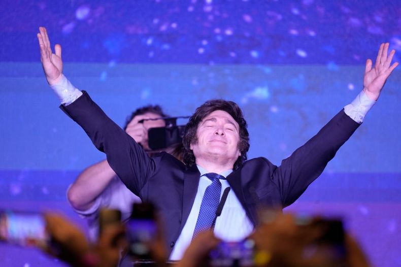 Javier Milei apuesta a fusionar a LLA con el PRO.