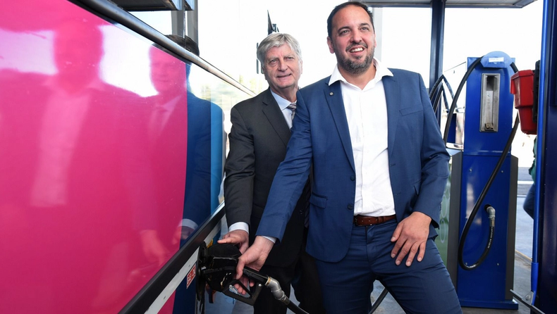 El gobernador Ziliotto inauguró esta semana una estación de servicio en Santa Rosa: todo bien con Luciano di Nápoli.
