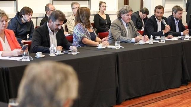 la oposicion respalda una cuarentena extrema y envia una senal antigrieta