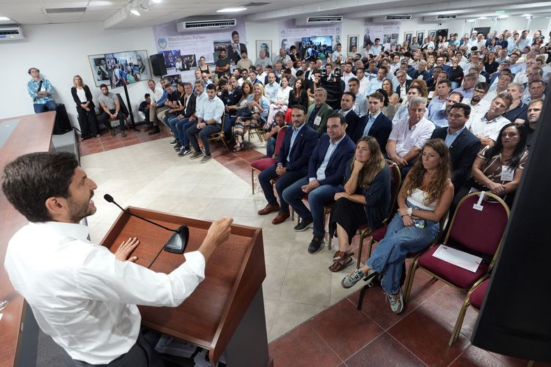 Maximiliano Pullaro, en la cumbre de la UCR.&nbsp;