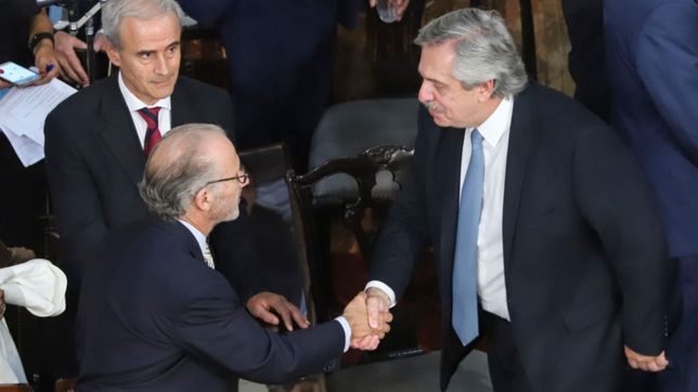 quebrada y aturdida, pero en guardia