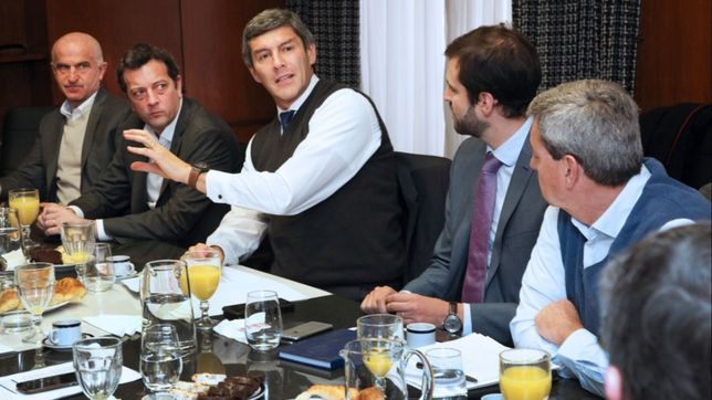 se tensa la negociacion por el presupuesto y exploran usar fondos de la anses