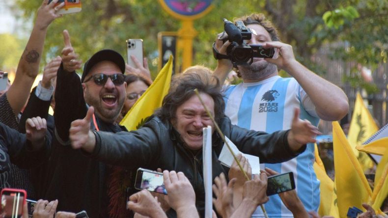 Carlos DAlessandro durante la campaña de Javier Milei en San Luis.