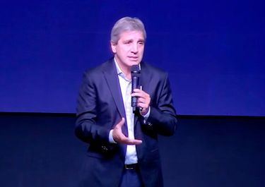 Toto Caputo se permitió un exabrupto contra quienes promueven una devaluación