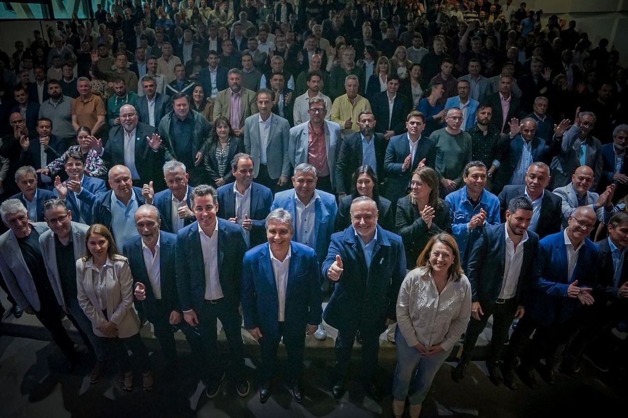Martín Llaryora entregó fondos a municipios en Córdoba