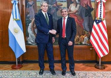 Toto Caputo viaja para reencontrarse con el titular del Tesoro de Estados Unidos, y acelerar el swap.
