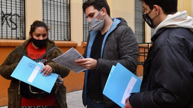 ya se vota en todo el pais con estrictos protocolos sanitarios