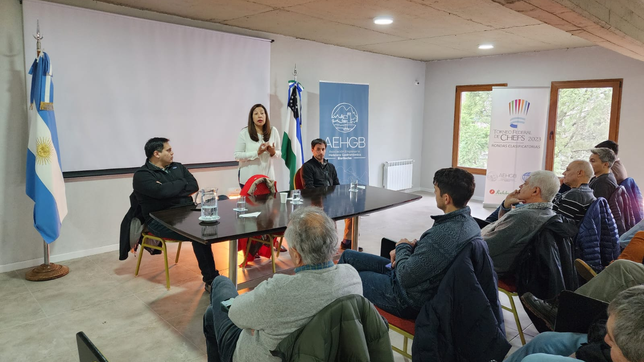La gobernadora de Río Negro, Arabela Carreras, reunida con empresarios de Bariloche.