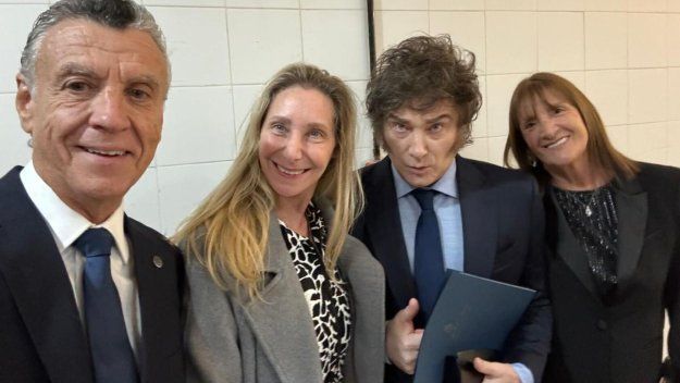 Los Milei y el matrimonio Grinman en la trastienda de la fiesta del Círculo Rojo