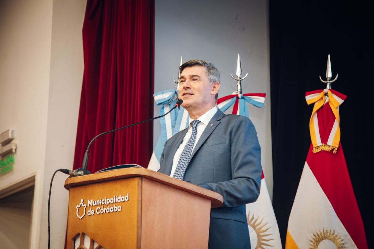 Daniel Passerini diseña un proyecto de transporte que integre la capital con el Gran Córdoba.