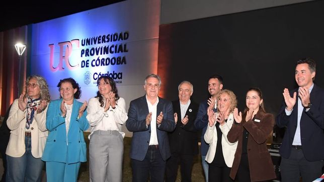 Germán Font en un lugar central, junto a Martín Llaryora en Marcos Juárez.