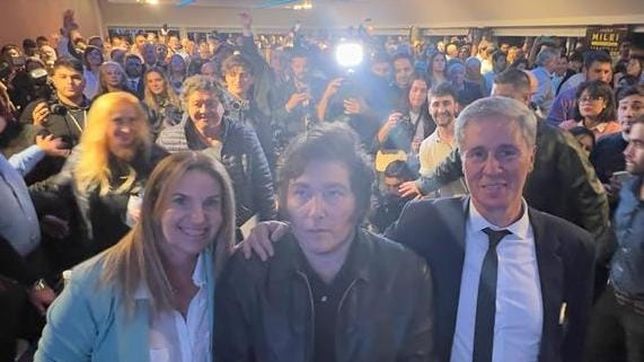 Milei junto con Etchevehere y su compañera de fórmula en Paraná.