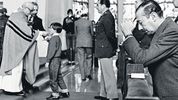 El dictador Jorge Rafael Videla participando de una misa