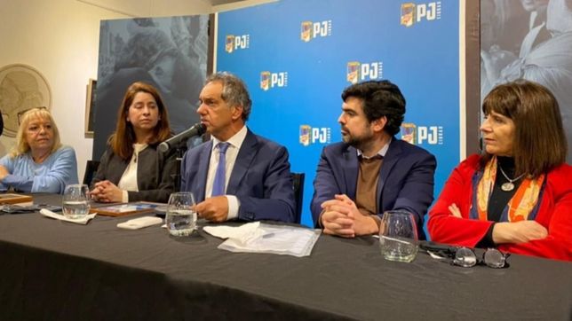 con la casa rosada enjabonada, scioli planto bandera en la ciudad