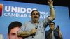Juan Pablo Poletti festejando el triunfo el día en que fue electo como nuevo intendente de Santa Fe. Foto: Télam.