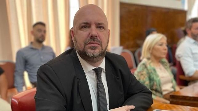 concejal de milei acusa a intendente pro de ingresar un agente municipal ?por dia?