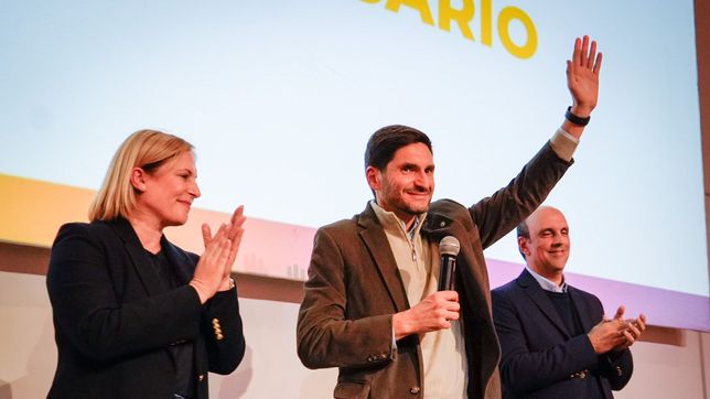 Pullaro tras firmar el compromiso por Rosario con su vice Scaglia y José Corral.