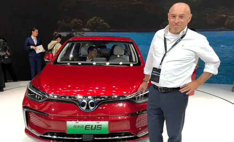 Hugo Belcastro, presidente de CIDOA, encabeza el cupo de importados eléctricos.