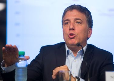 Dujovne pidió “no ponerse nerviosos” con la escalada del dólar