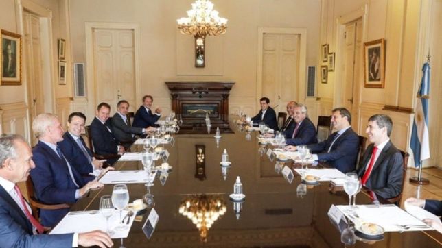 la agenda del gobierno con el circulo rojo para el dia despues del fmi