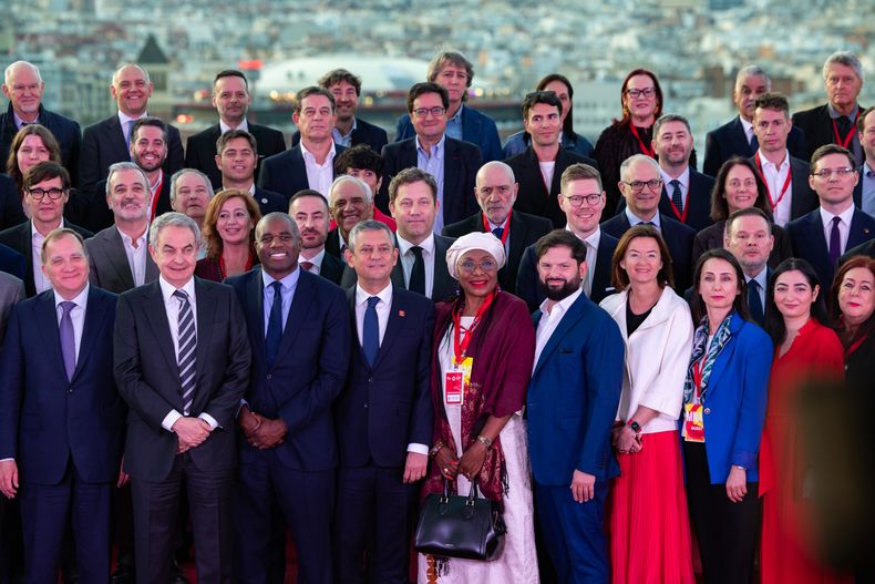 Axel Kicillof en la cumbre progresista de Barcelona. 