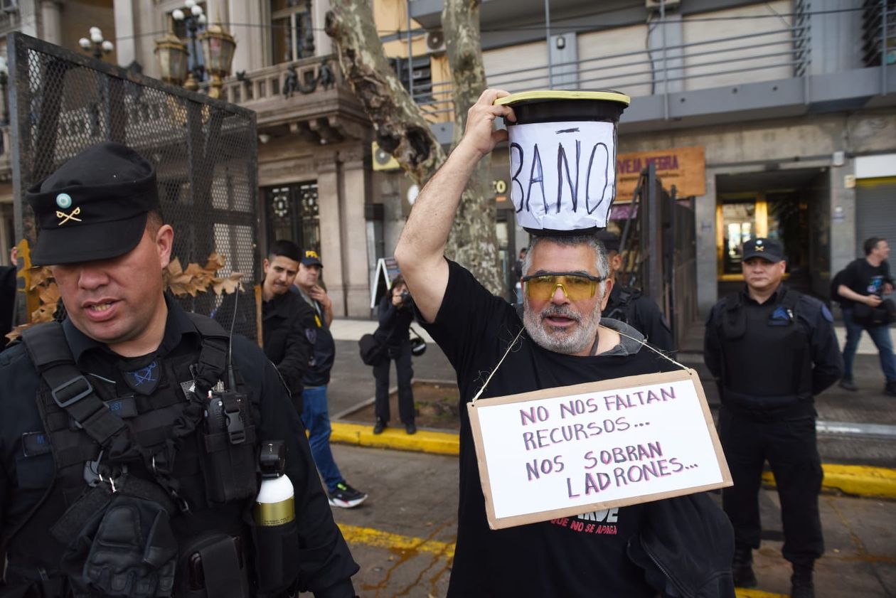Marcha en apoyo a las universidades y el Garrahan.