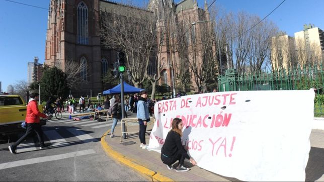 paritaria docente y emergencia edilicia, la agenda educativa de la provincia