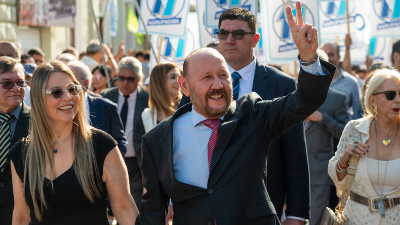Dedos en V: Gildo Insfrán impulsa su segunda reforma integral de la Constitución de Formosa. 
