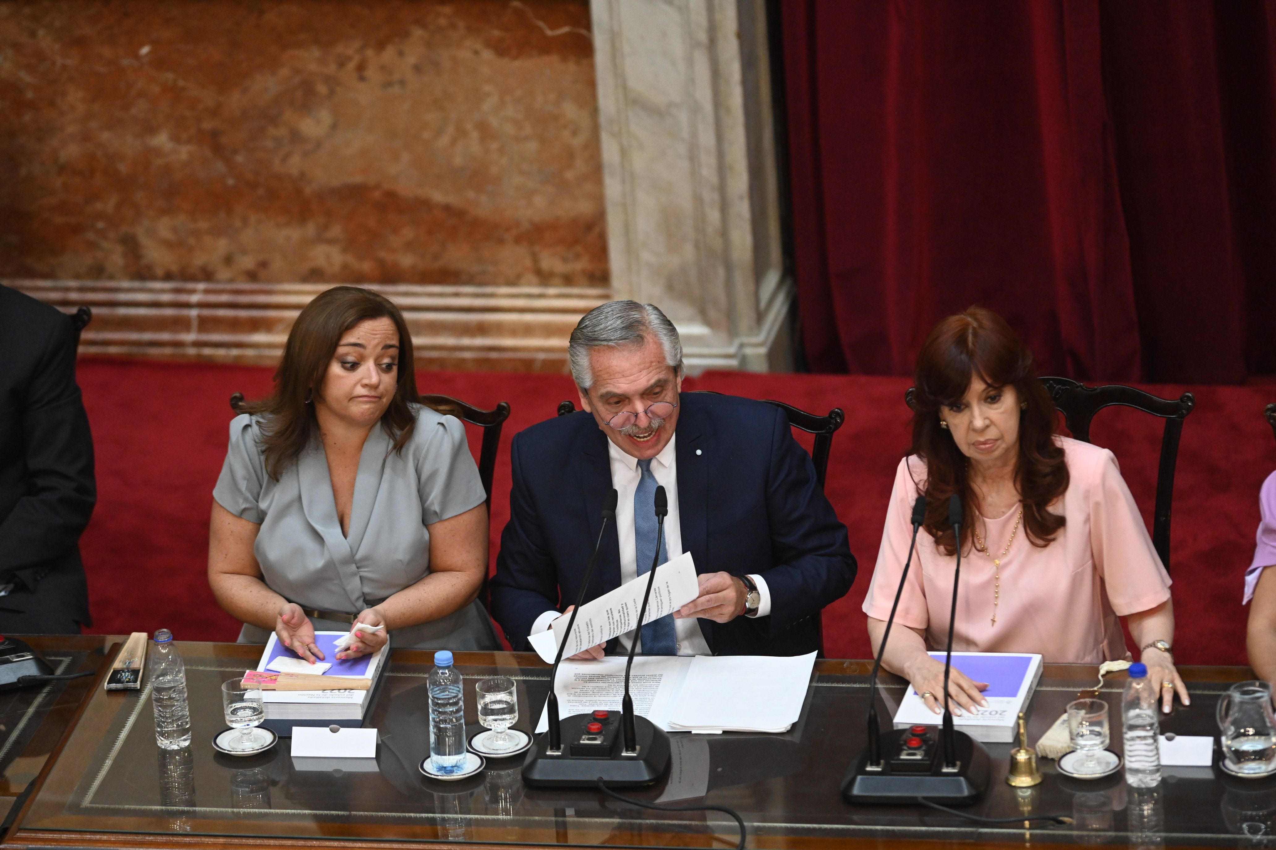 fernandez: los que atentaron contra la constitucion son quienes armaban mesas judiciales