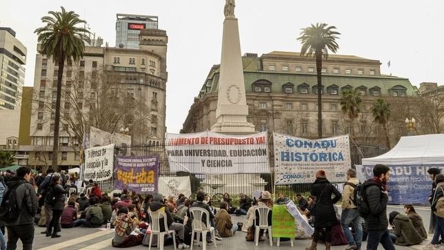 macri busca bajar la tension con docentes y frenar el paro