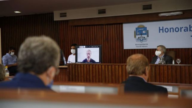 aislado por covid, valenzuela cuestiono la vacunacion vip