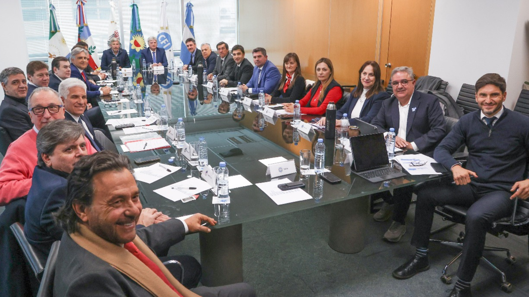 Los gobernadores mantienen en agenda una reunión para discutir el capítulo impositivo de la reforma laboral en el CFI.&nbsp;