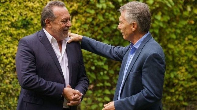 el duelo presidencial, macri de rosca, casal boton y los alfajores de scioli