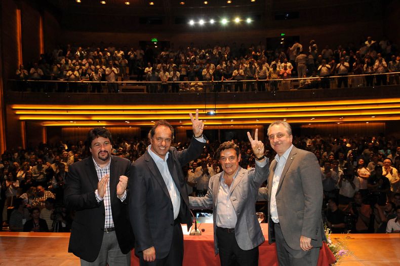 2014. Rovira, meses antes de la campaña presidencial de Scioli. Closs y Passalacqua, como siempre, acompañan. 