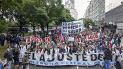 crisis sanitaria y protesta: trabajadores de la salud salieron a la calle contra el ajuste de milei