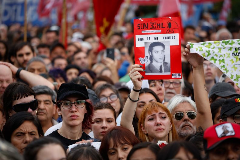 Una multitud colmó la Plaza de Mayo.&nbsp;&nbsp;(Foto: Victoria Gesualdi)
