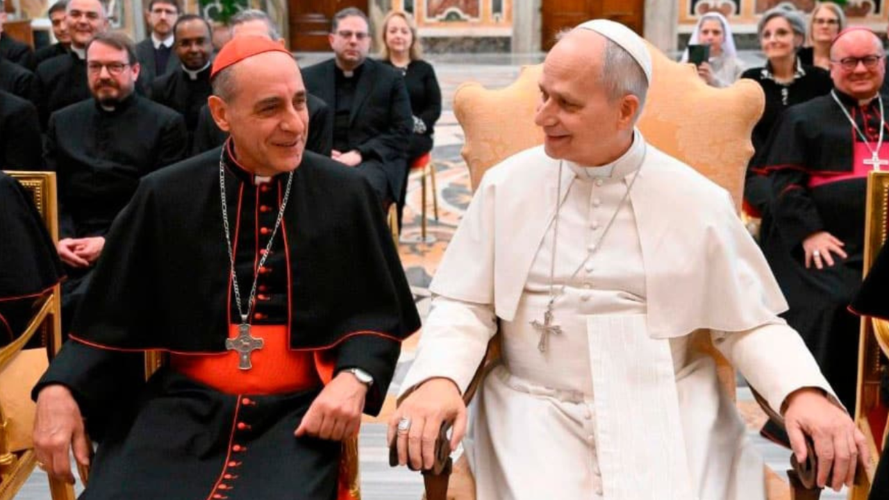 El cardenal argentino Tucho Fernández y el papa León XIV