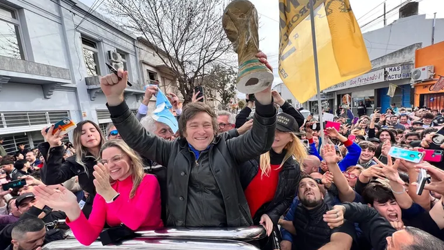 Javier Milei de campaña en Bahía Blanca