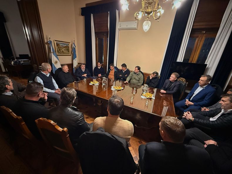La reunión de José Mayans con los intendentes del peronismo de Santa Fe.